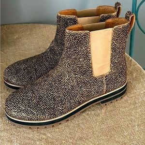 Madewell Chelsea boot with leopard print calf hair in size 8.